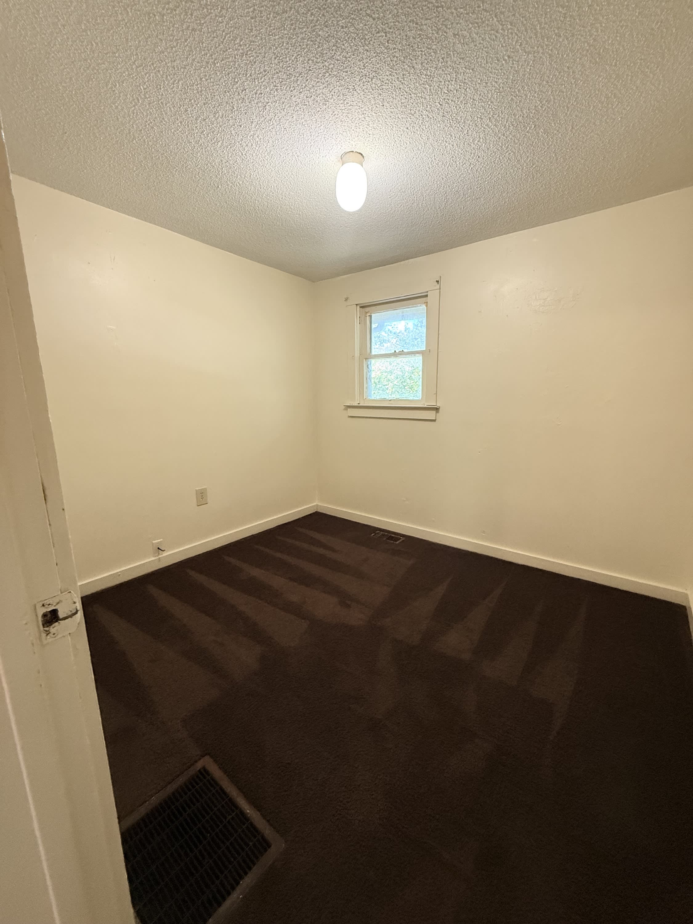 711 E Elm St – photo 5