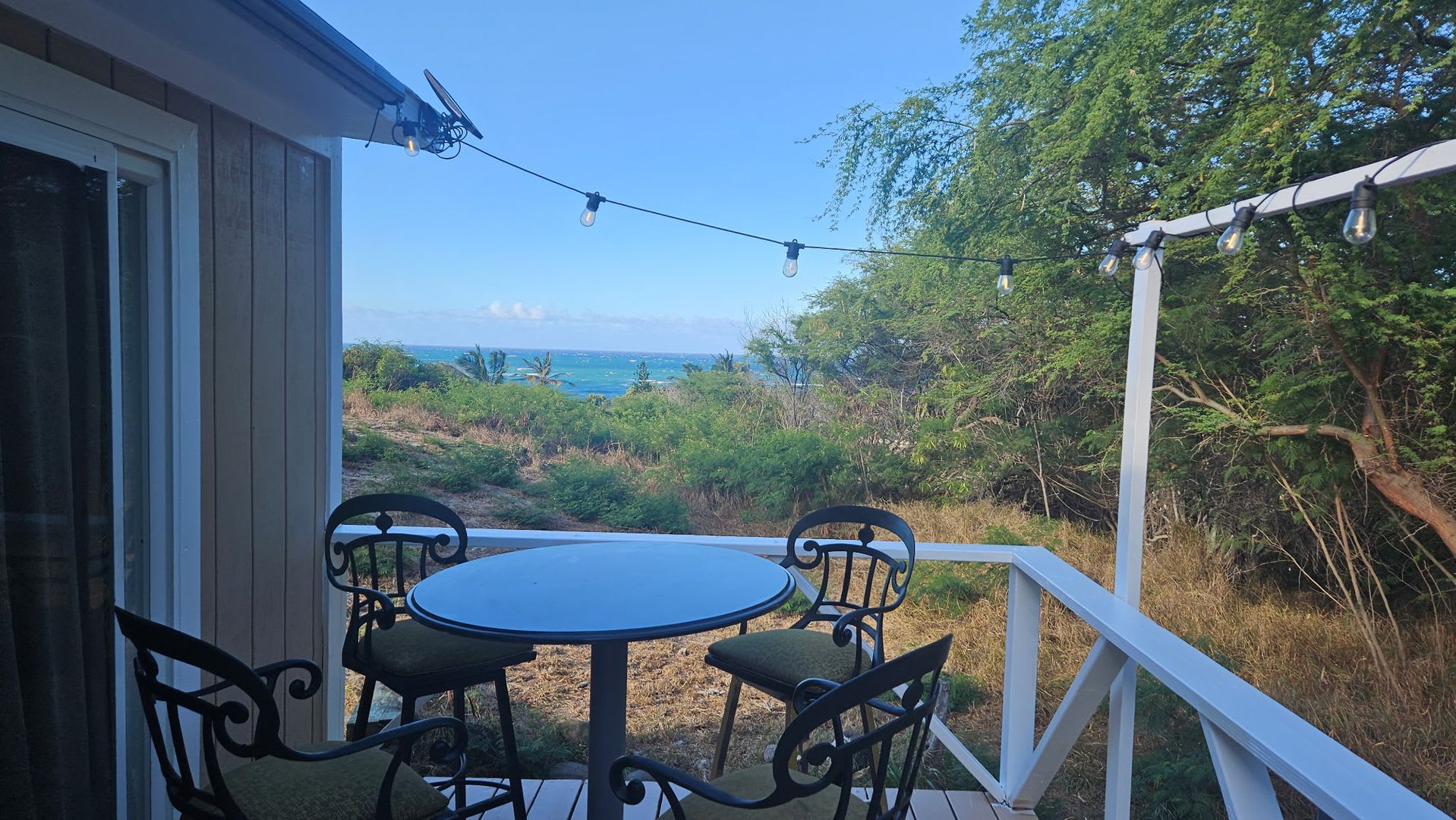 Oceanviews Private 1 bed / 1 bath sep. cottage. "INCL ALL utilities + WIFI internet". Furnished. – photo 1