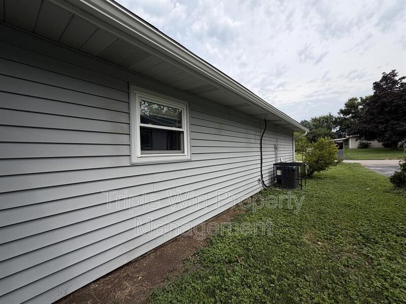 810 Saint Anthony Lane – photo 4