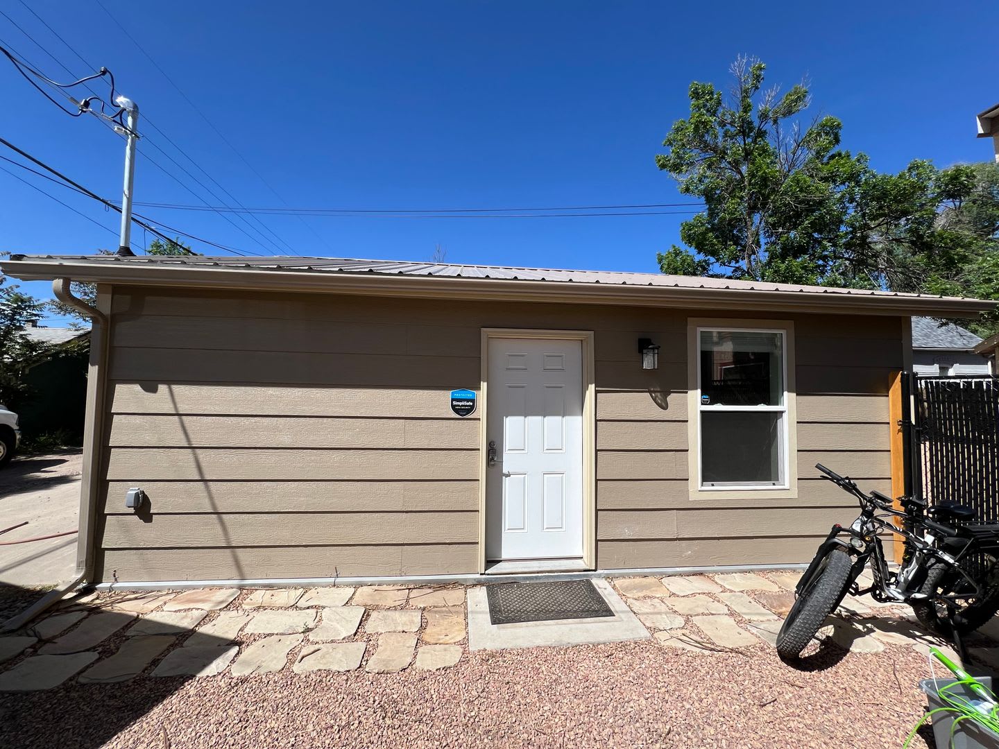 Newly Remodeled 1 Bedroom – photo 2