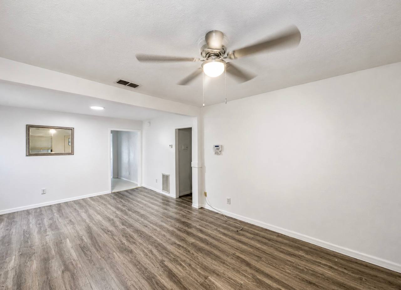 524 E Lime St – photo 3
