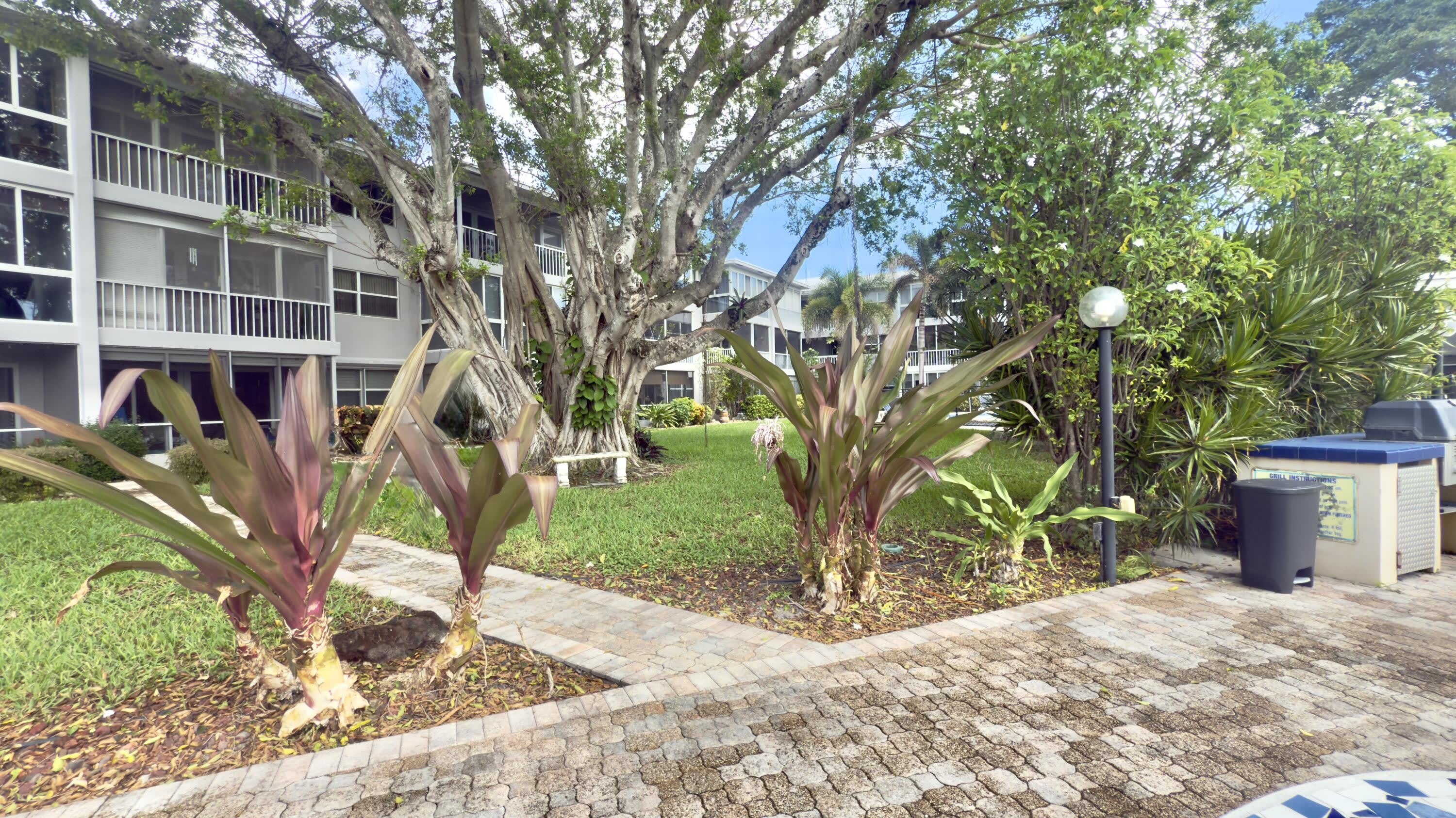 1200 SW 12th Street SW – photo 1