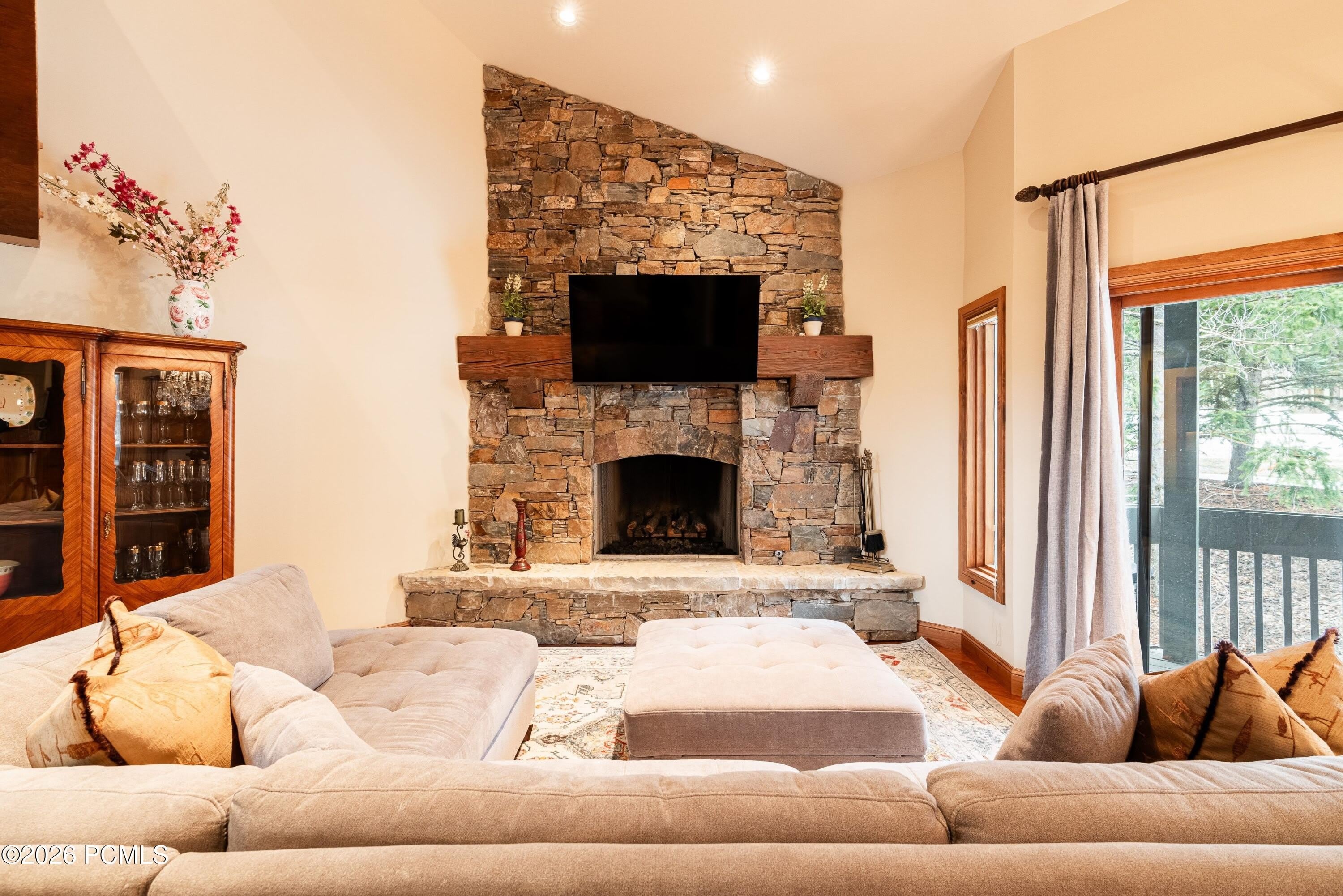 1525 Lakeside – photo 3