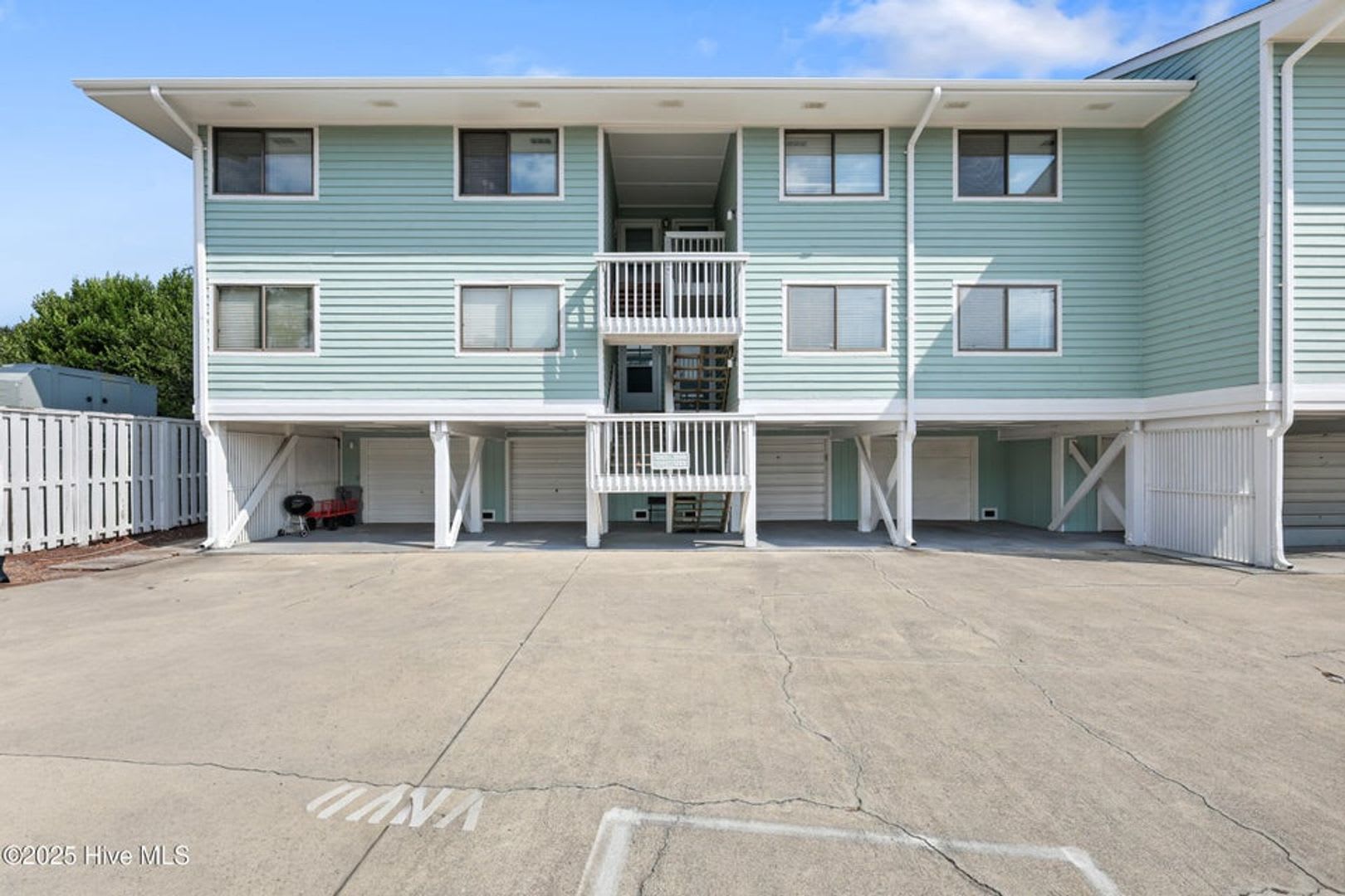 202 Lewis Drive – photo 1