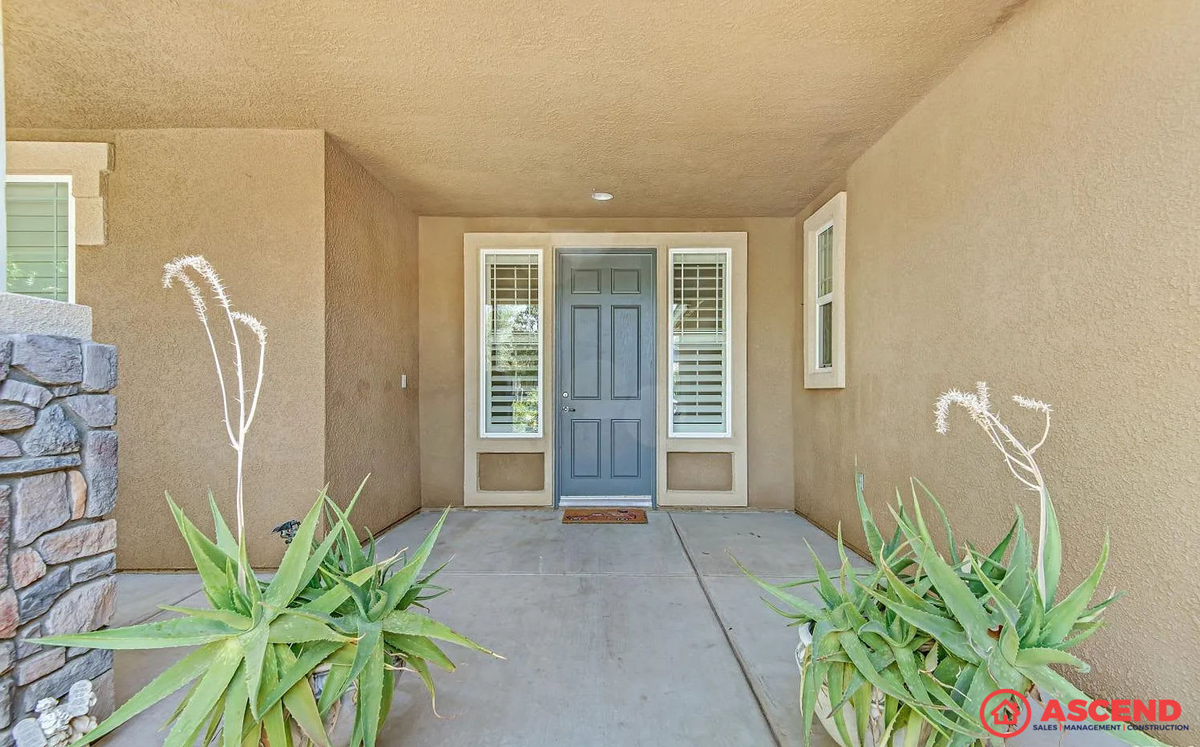 Stunning Northwest Bakersfield Home 5 Bed 3 Bath 2 475 Sq Ft – photo 2