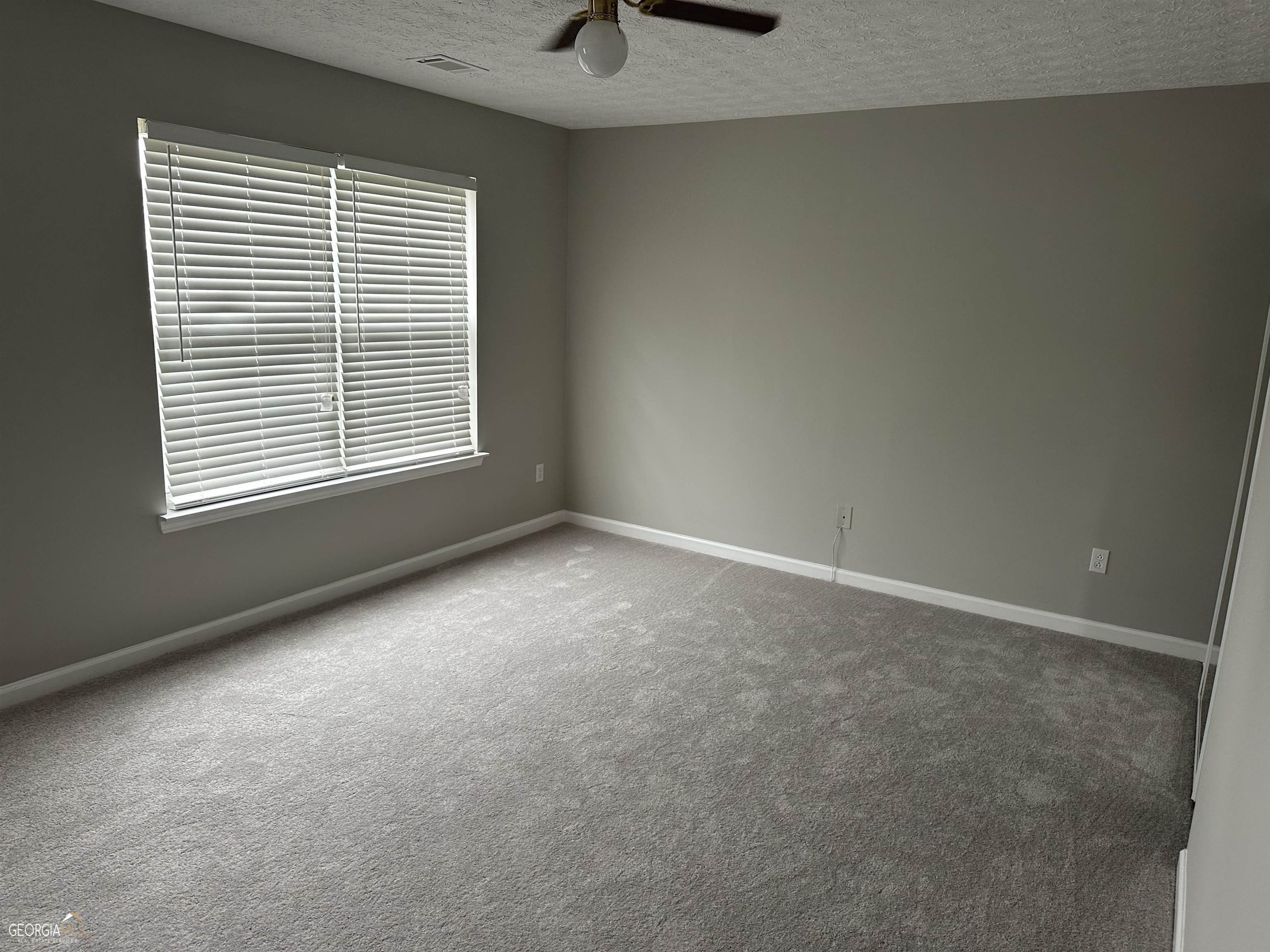 1133 Hawthorn Lane – photo 5