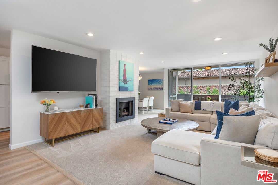 809 S Bundy Dr – photo 1