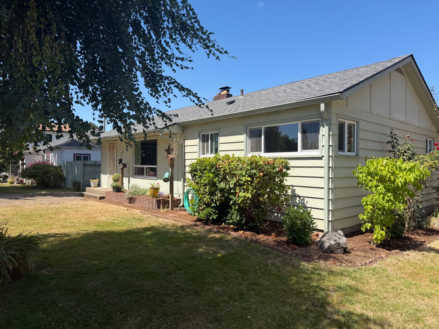 Beautifully Updated 3 Bedroom 1 Bath Duplex In Springfield – photo 2