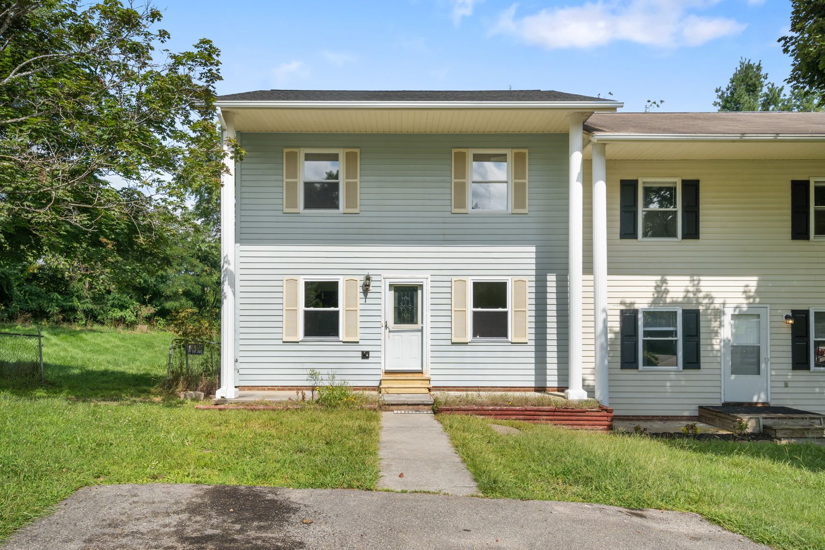 3 bed/ 2 1/2 bath pet friendly fenced yard – photo 1
