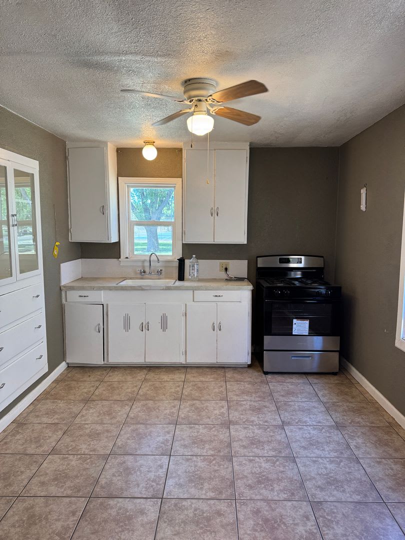 Now Available! Nice Quaint 1 Bedroom 1 Bath Home – photo 5