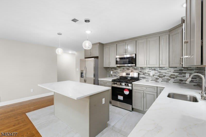 806 2Nd Ave – photo 2