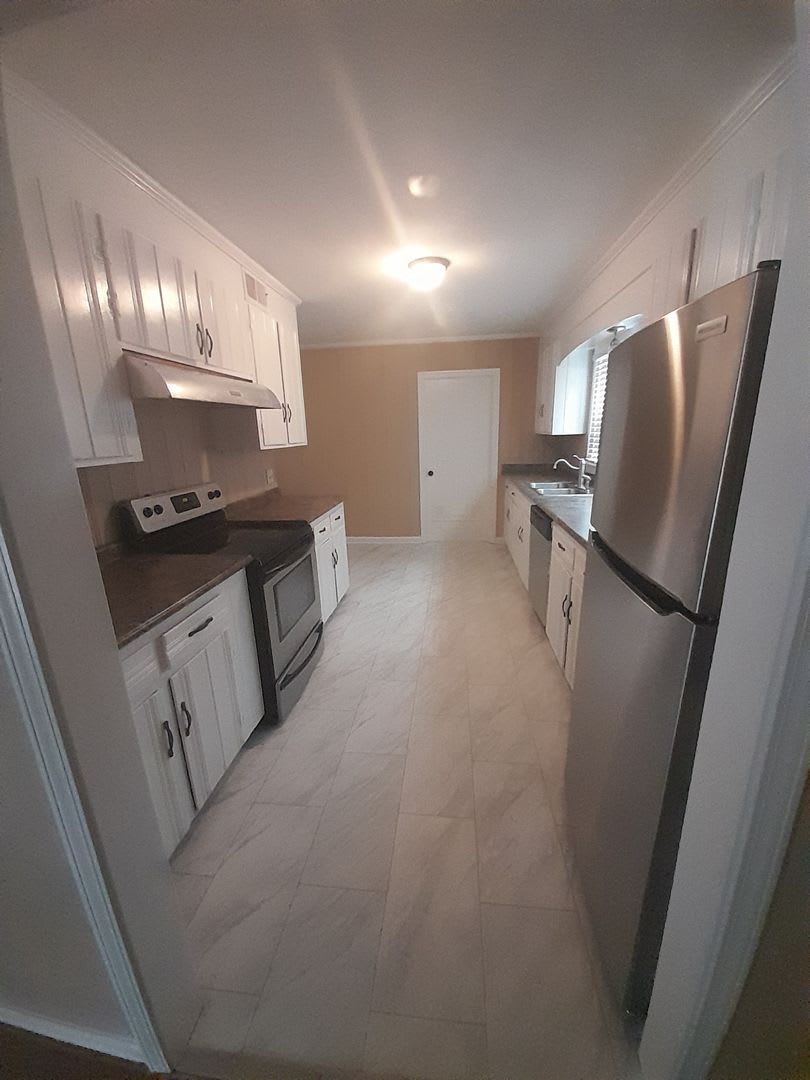 3-bedroom 2 bath home in Parkwood subdivision $1750.00 – photo 3