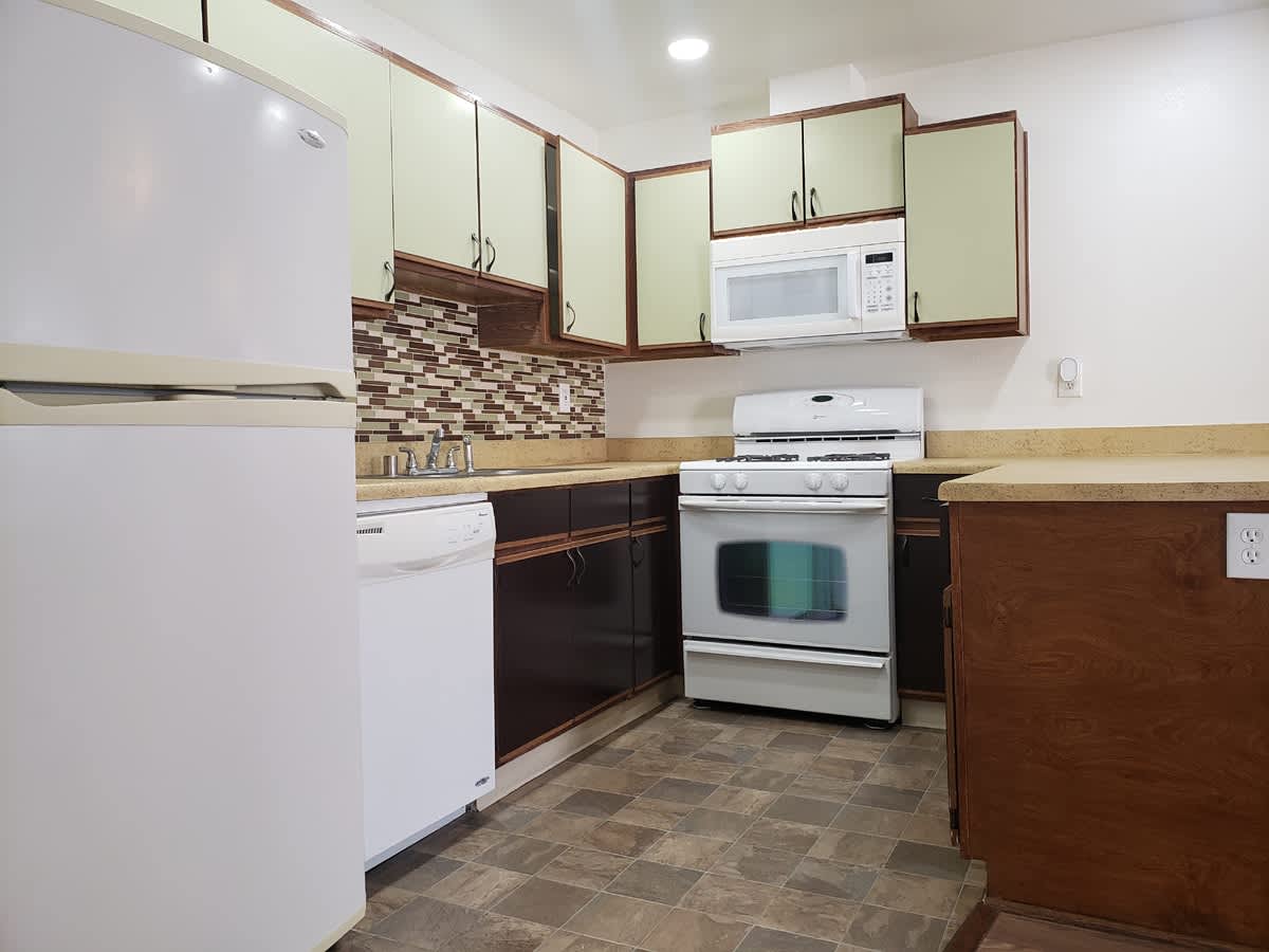 1261 Victor Avenue – photo 5