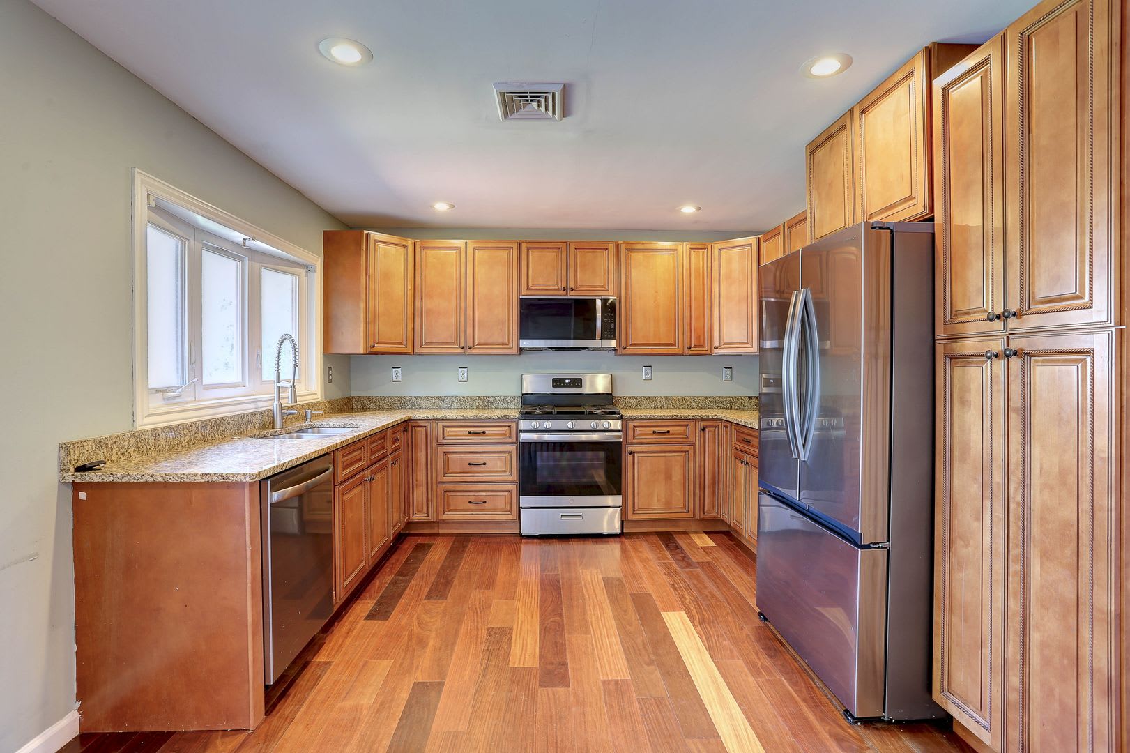 4 Bedroom 2 Bath Hanover Home w- 2-Car Garage on a Stunning Lot – photo 2