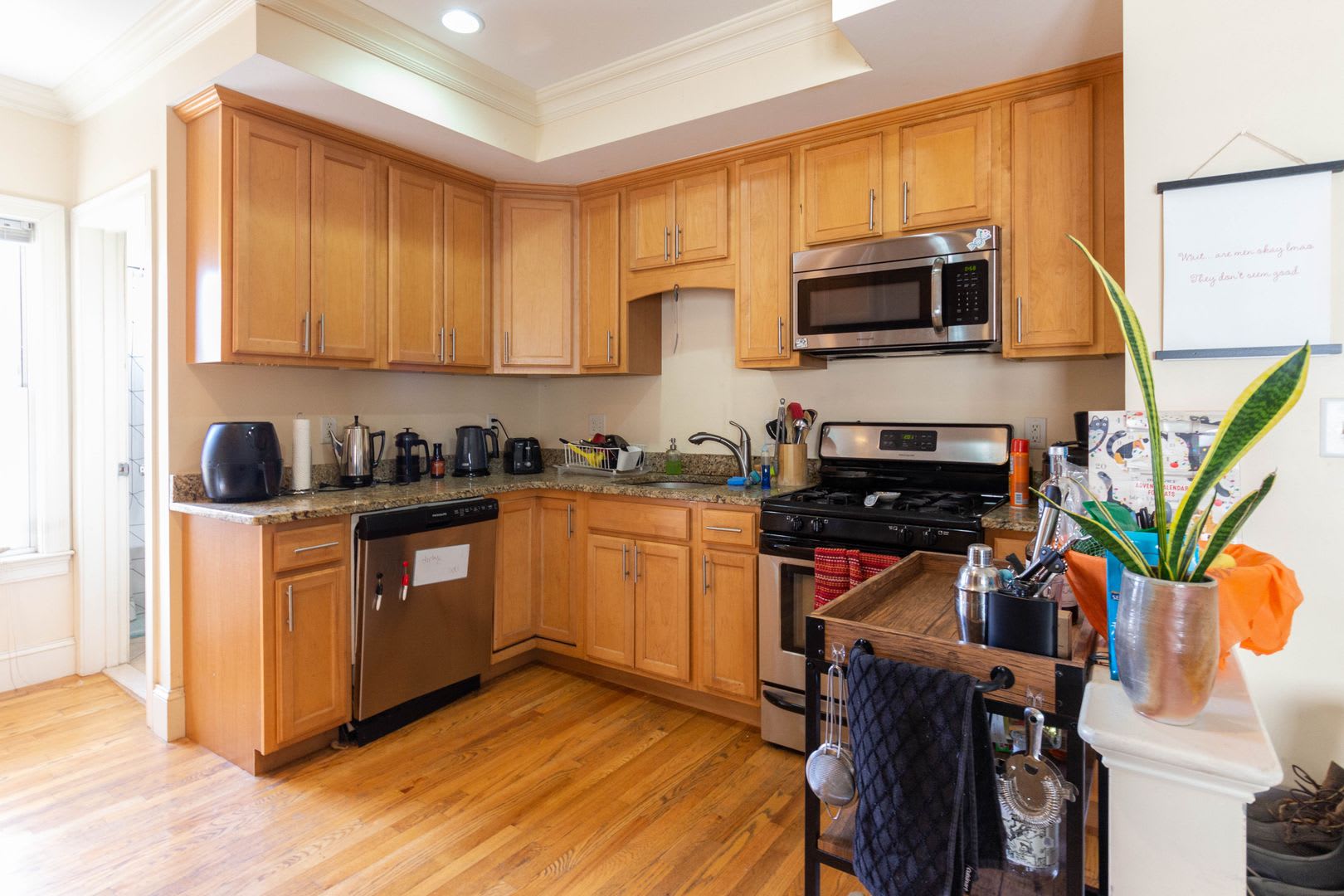 Brighton 4 Bed – Renovated – Central A/C – No Fee – 6/1 – photo 3