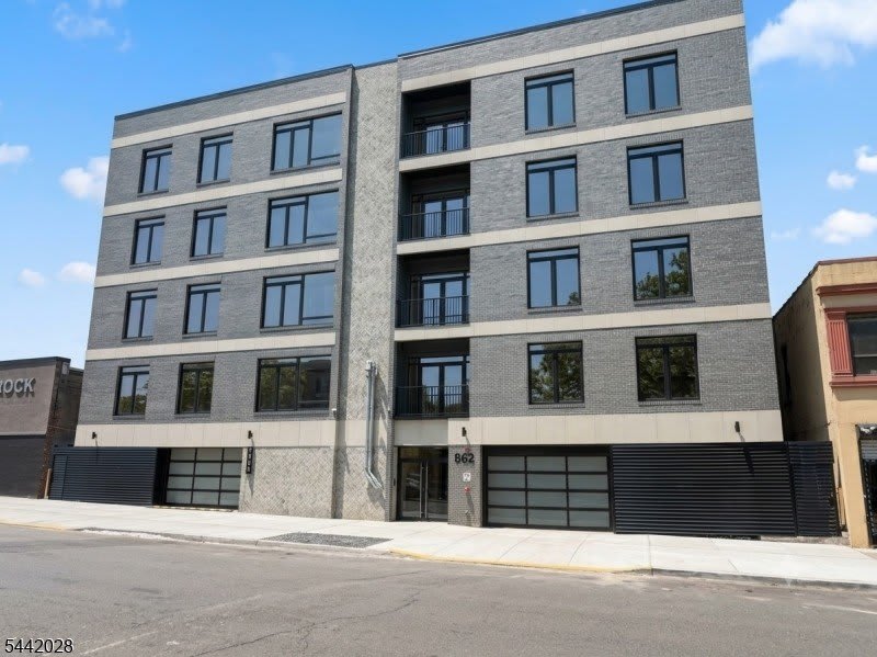 862 Broadway – photo 1