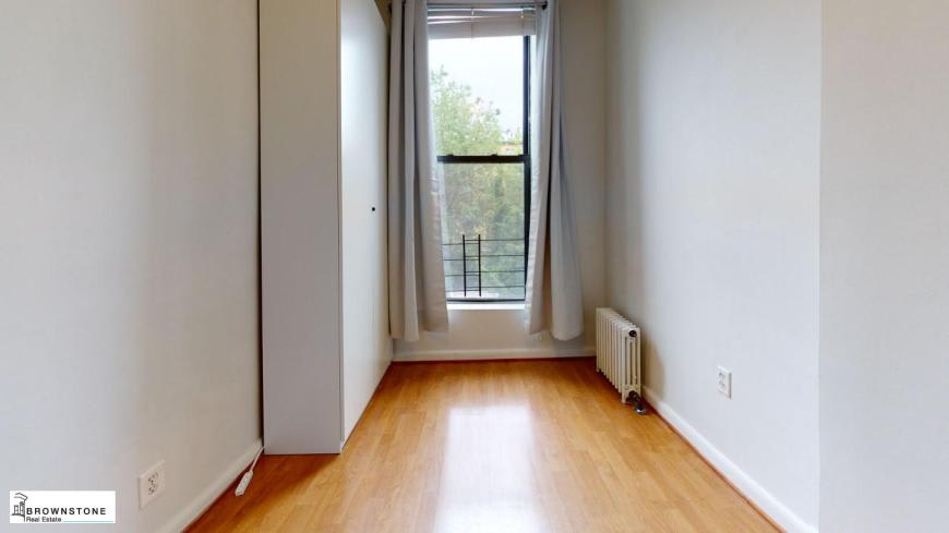 471 HENRY ST. – photo 3