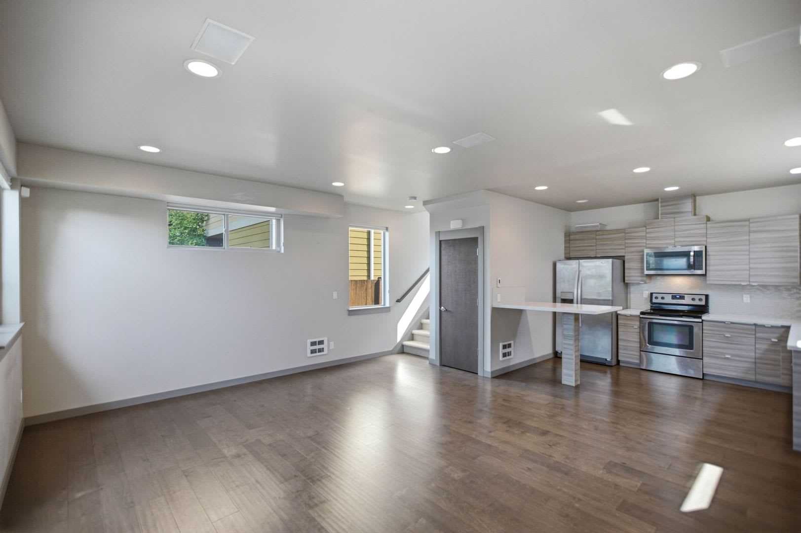 Well-located 2 bed 2 bath townhome in North Delridge with parking – photo 5