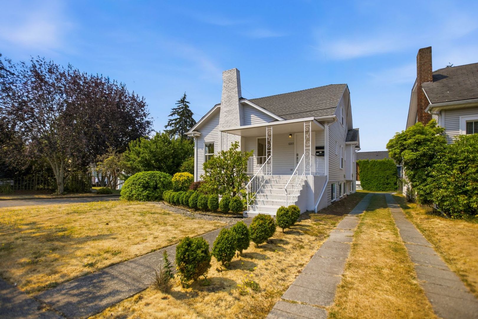Steps From Green Lake 6 Bed 3 Bath Home With 2 Kitchens And 2 Laundry Rooms – photo 3
