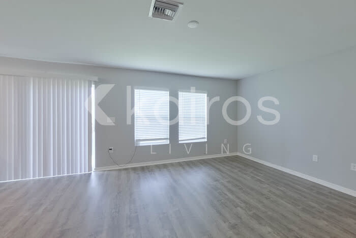 4204 East 5th Street – photo 5