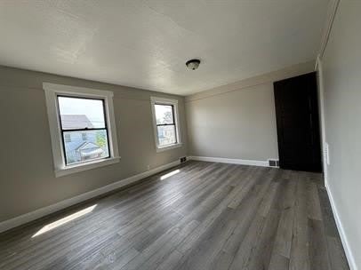 929 Vankirk St – photo 4