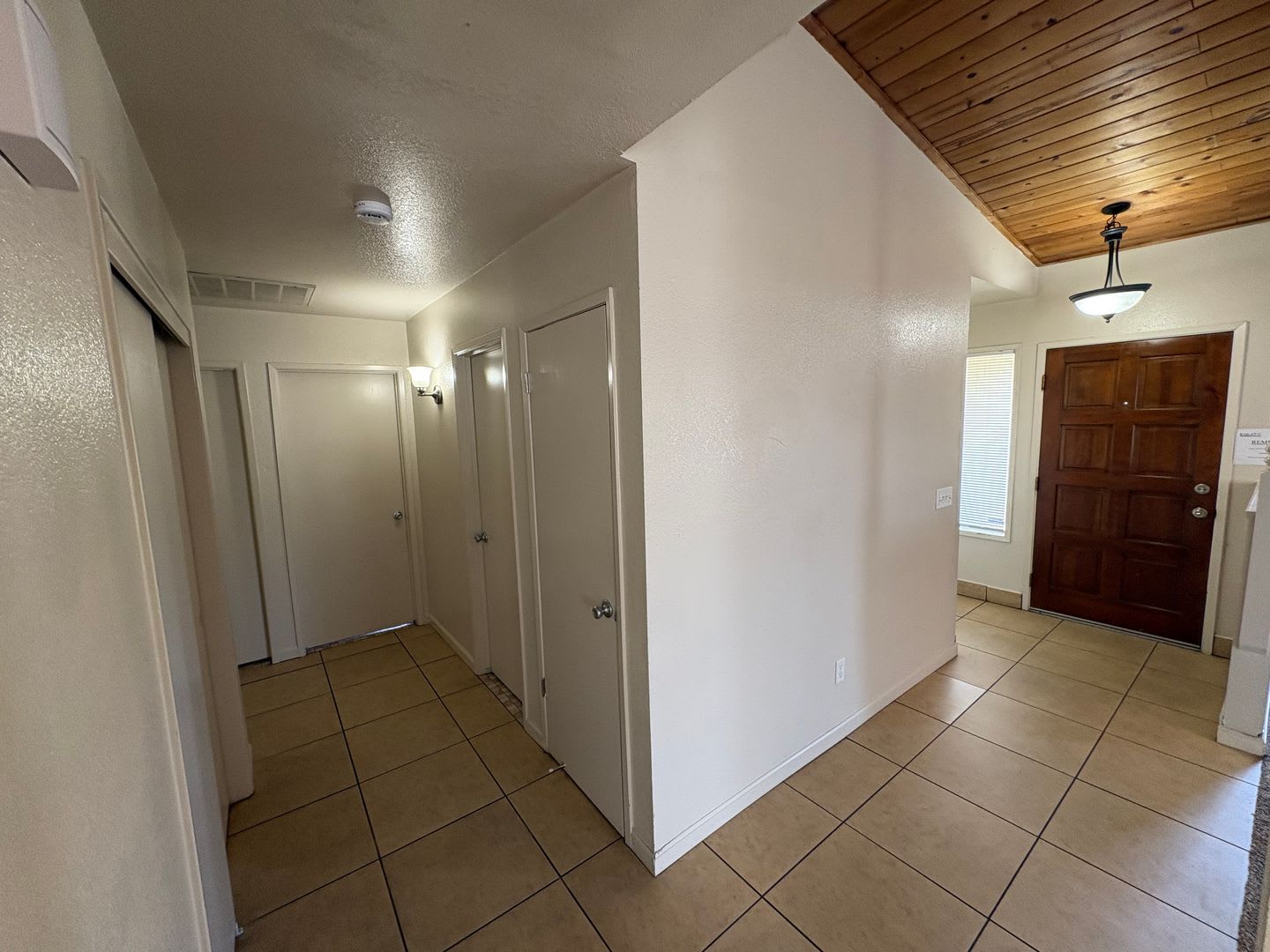 Cozy Home On Spacious Lot In Tulare Available Now! – photo 4