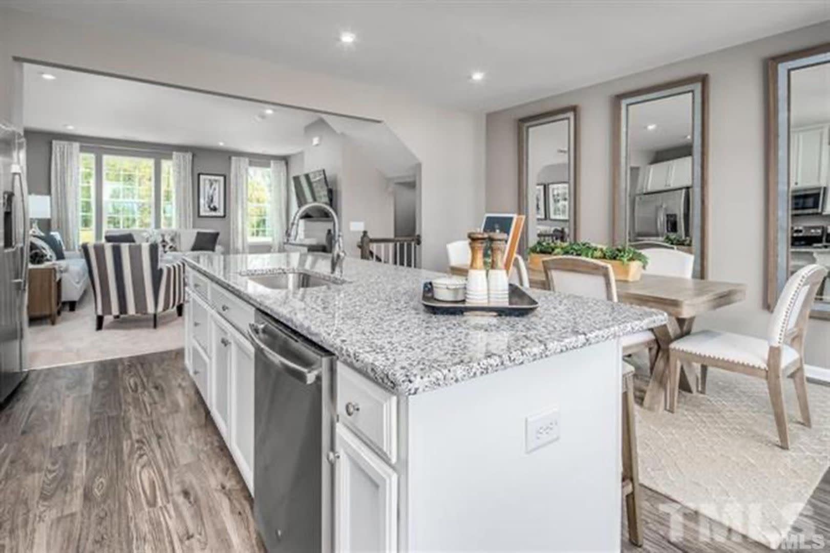Room In 4 Bedroom Townhome At Pathfinder Wy – photo 3