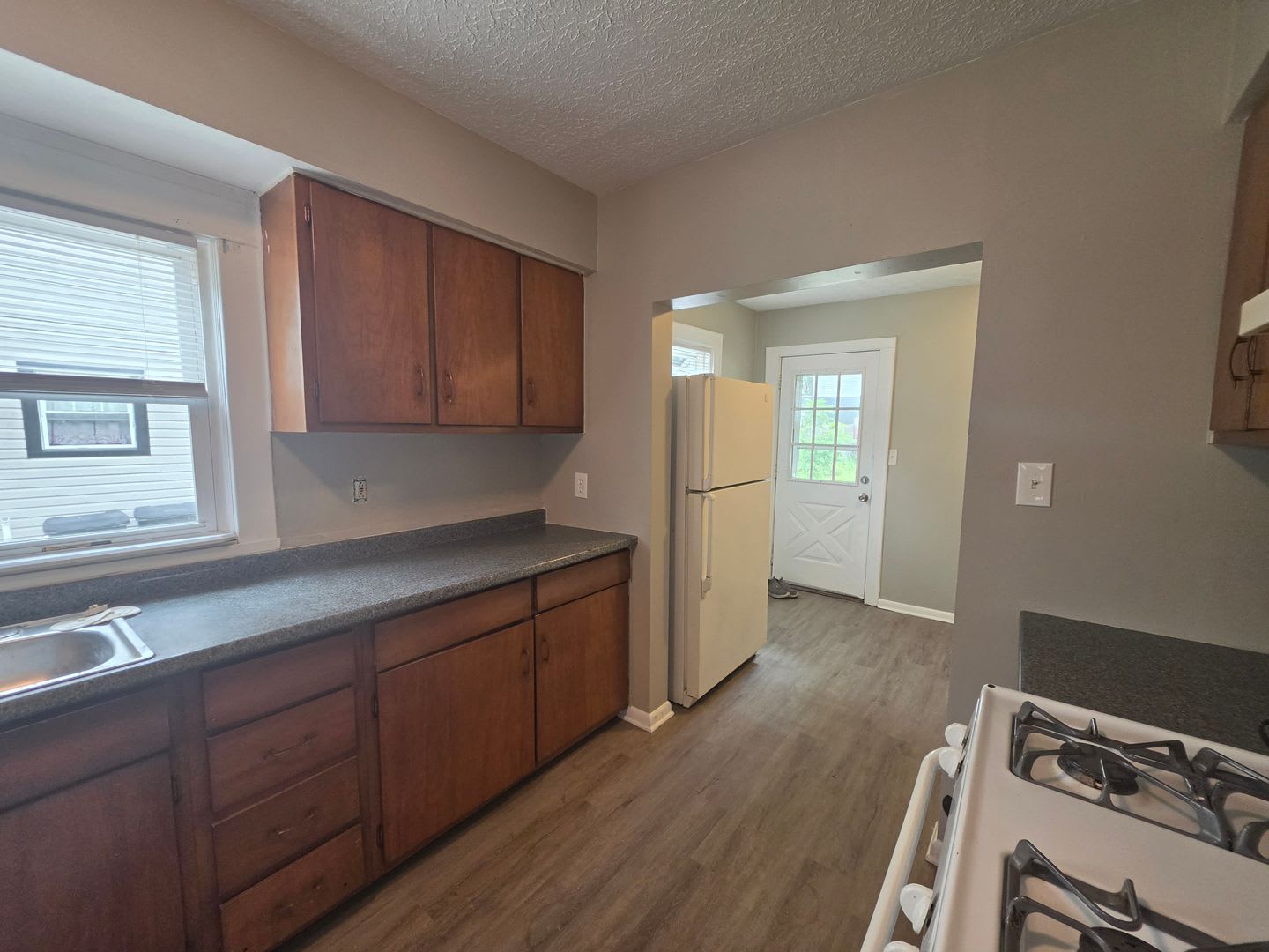 Beautifully Renovated 3-Bedroom Home for Rent! – photo 4