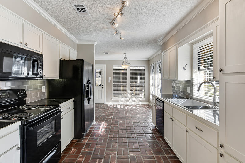 4047 Country View Drive – photo 3
