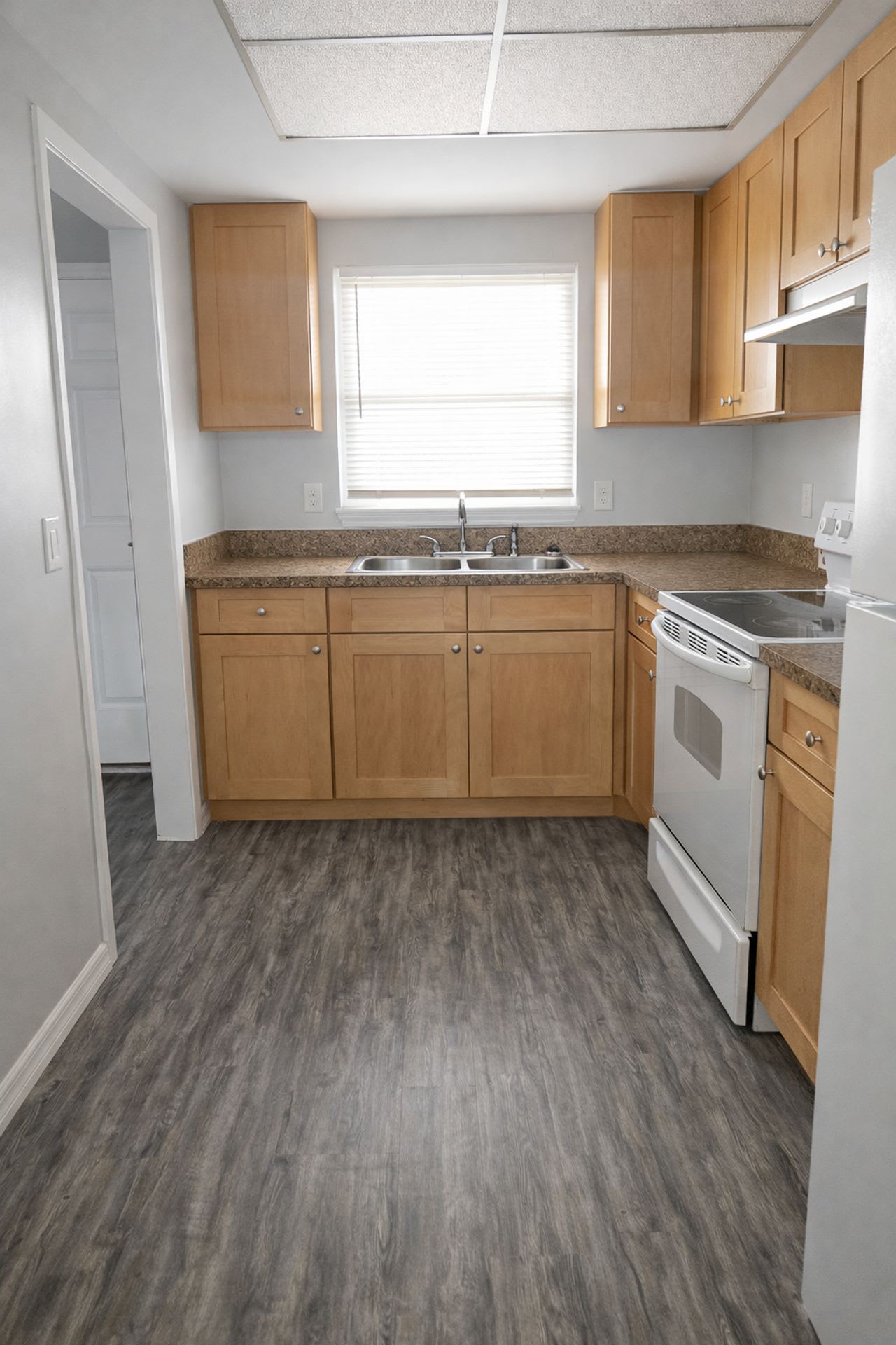 2 bedroom 2 bathroom unit available now – photo 2