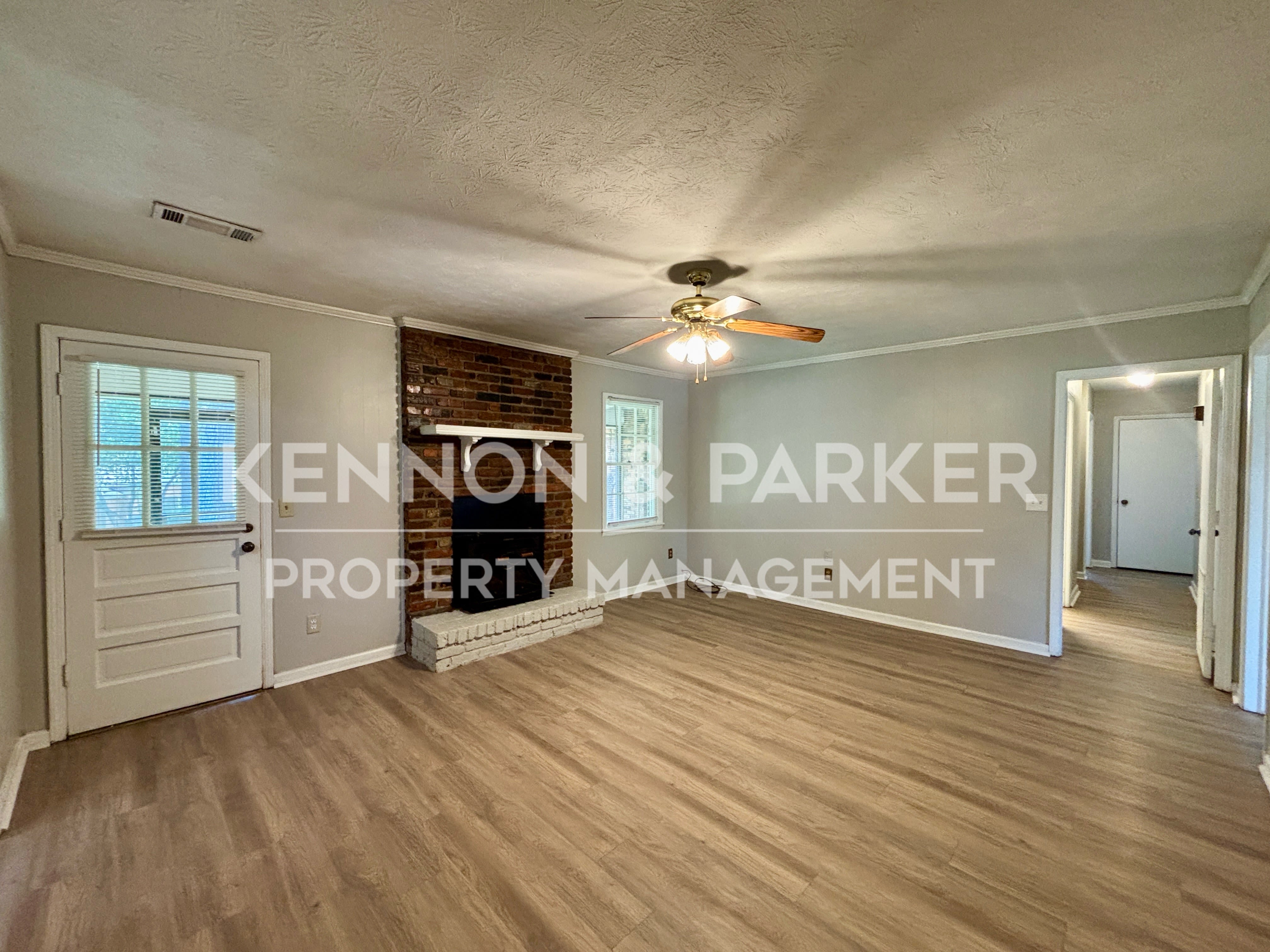 1810 Spring Valley Dr – photo 2