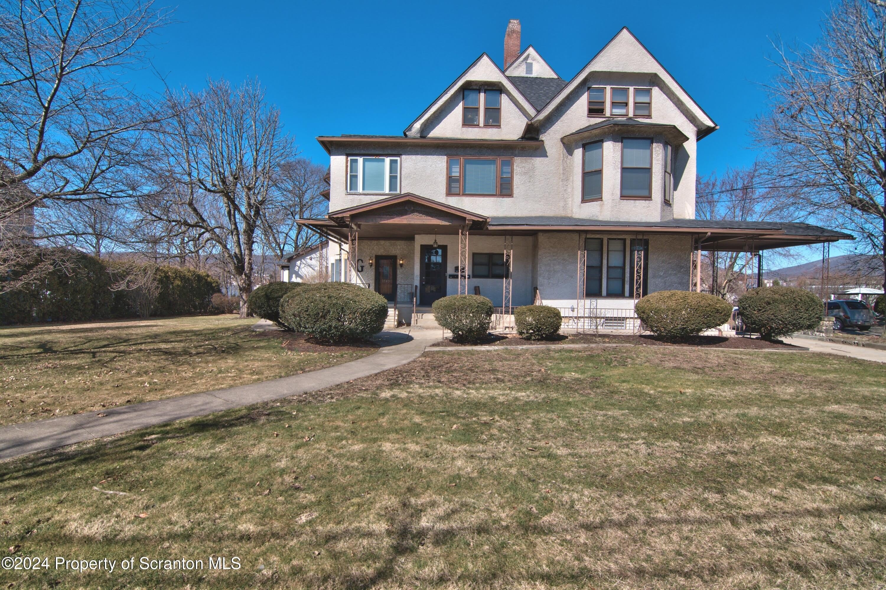 1543 Sanderson Avenue – photo 1