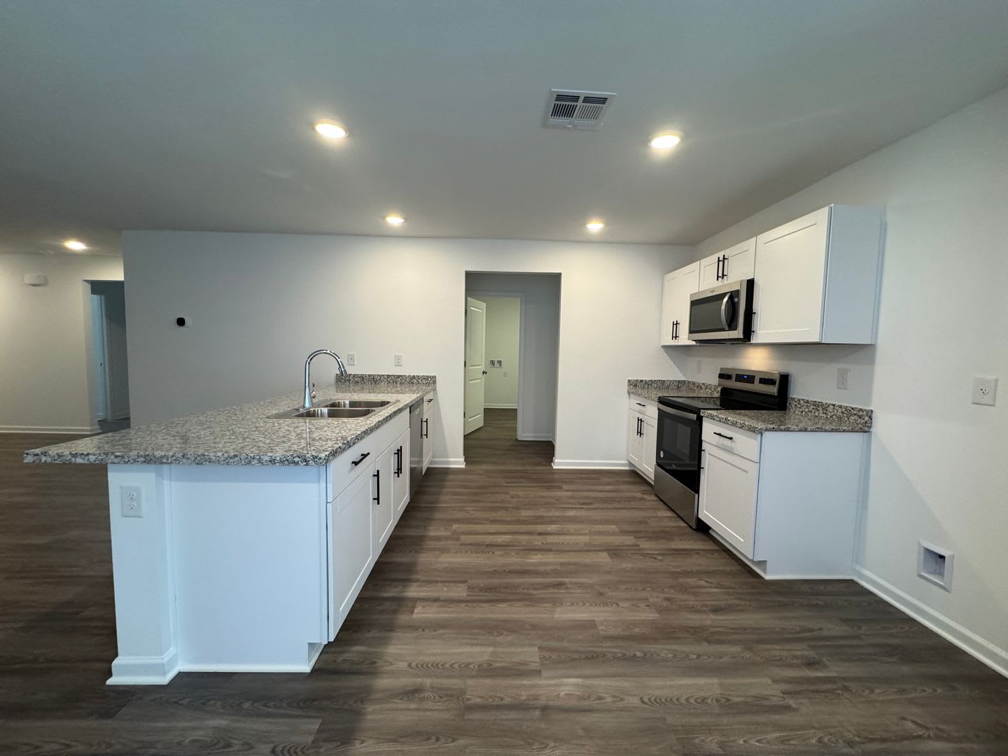 Modern 3-Bedroom Home in Gated El Rio Country Club Community! – photo 4
