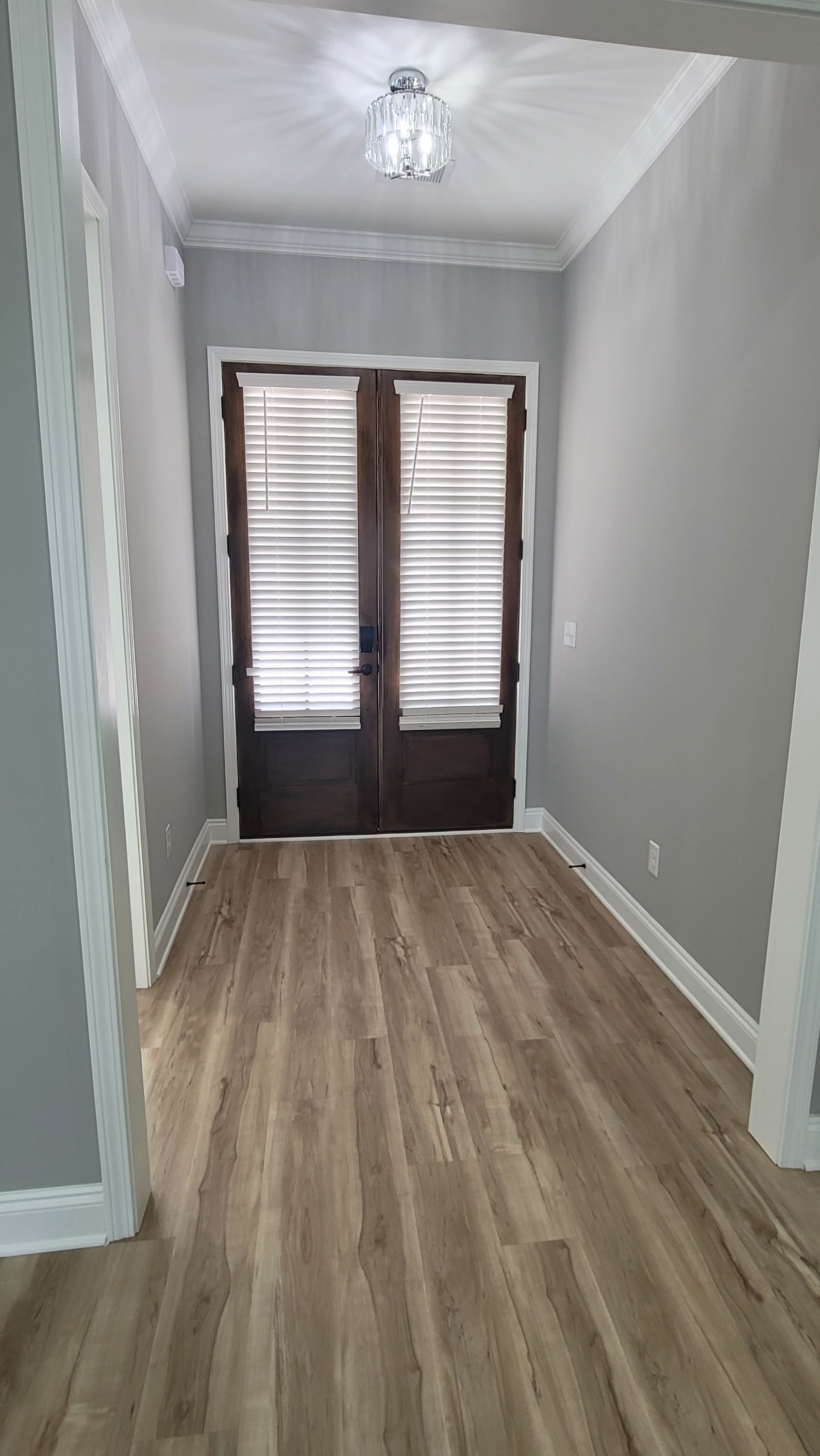 1031 Wessex Drive – photo 2