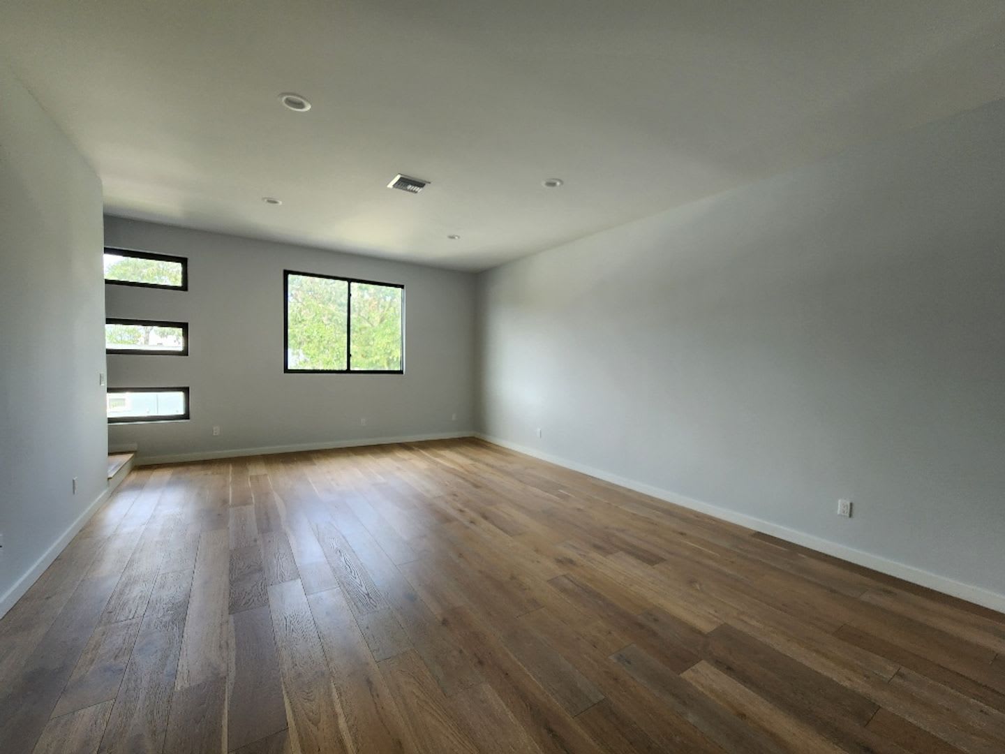 Beautiful 3-Bedroom, 3.5-Bathroom Townhome in Tampa (**MOVE-IN SPECIAL/$500 OFF 2ND MONTH**) – photo 5