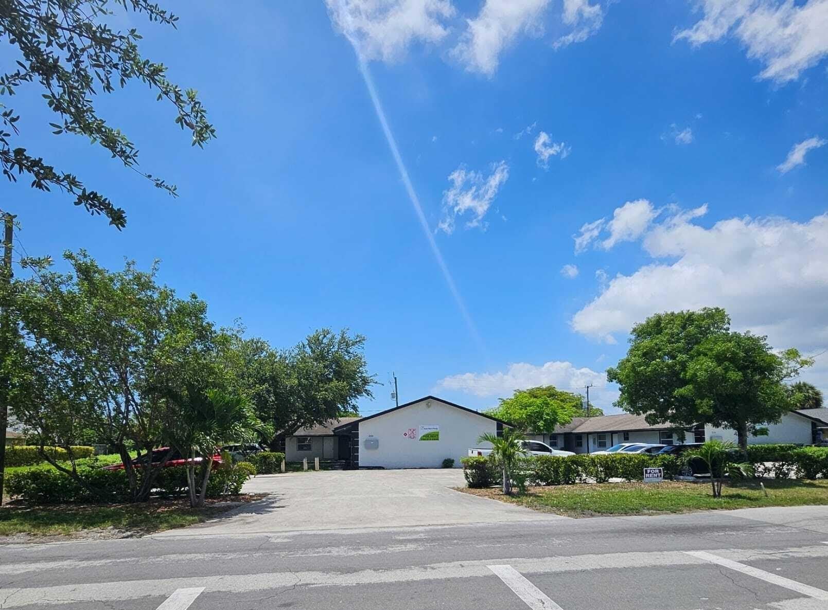 200 NW 14TH Street – photo 2
