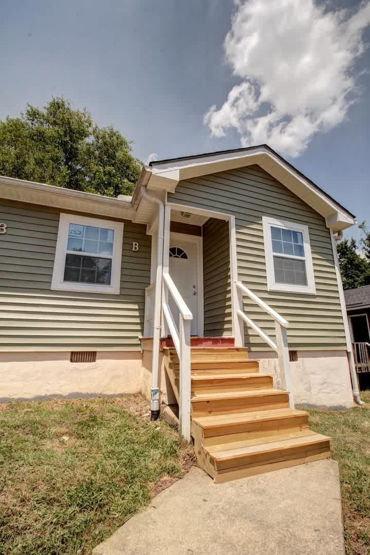 Quaint 2bd/1.5ba Duplex Less Than 1 Mile From Downtown Durham! – photo 2