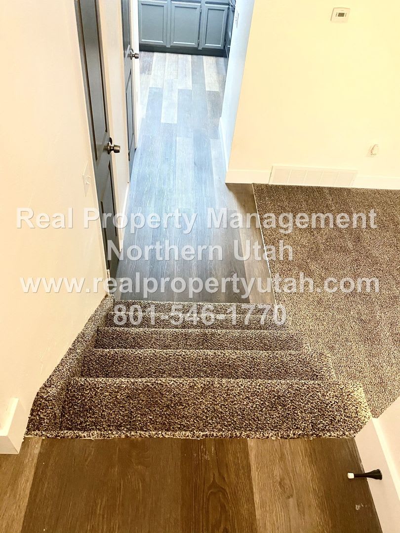 2 Bed 1 5 Bath Clearfield Townhome Available – photo 2