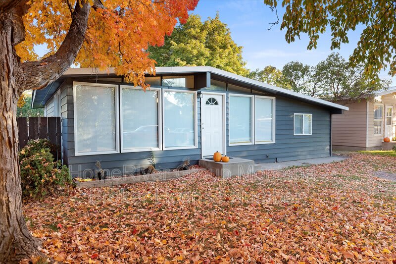 1824 Howell St – photo 2