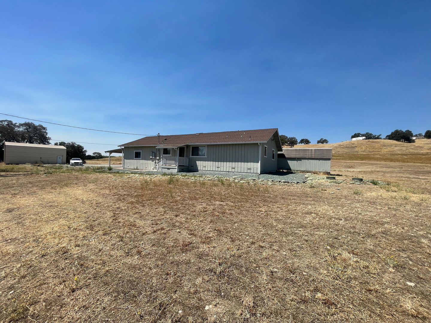 Showing Agent Vicki – photo 4