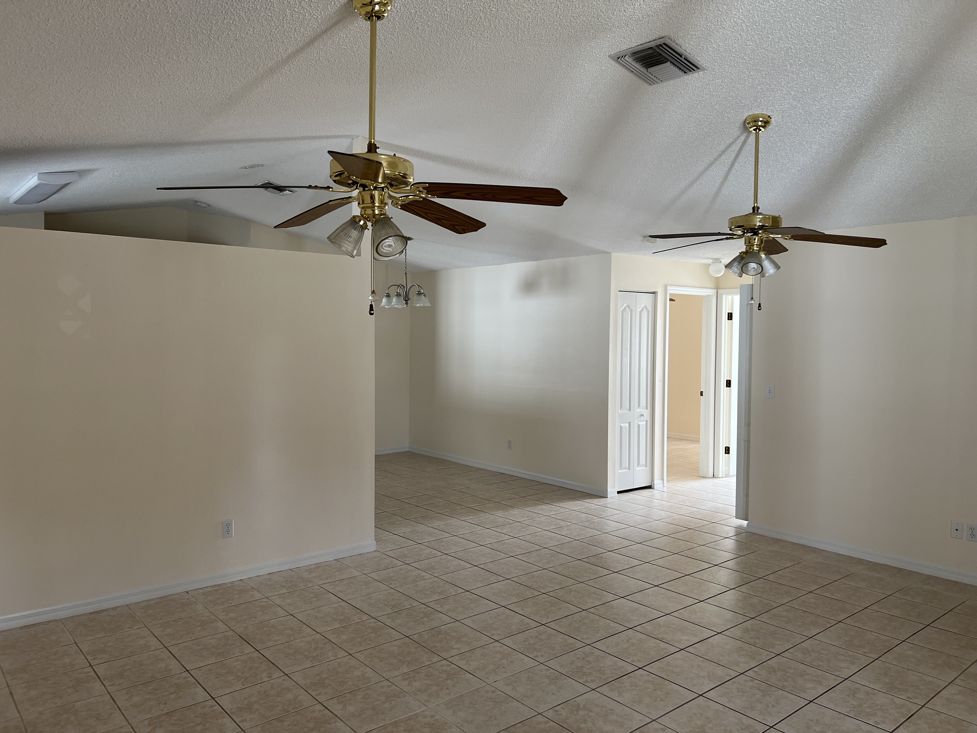 3717 137th Avenue North – photo 5