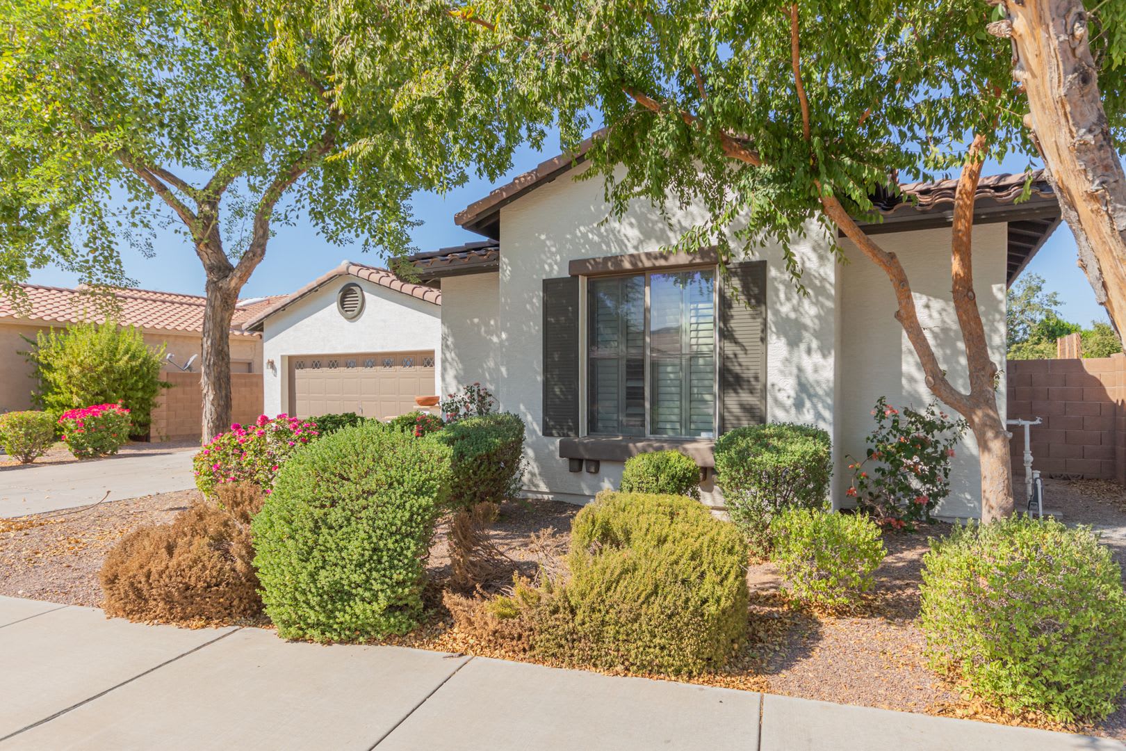Stunning 4-Bedroom Home with Private Guest Suite in Gated Community – photo 3
