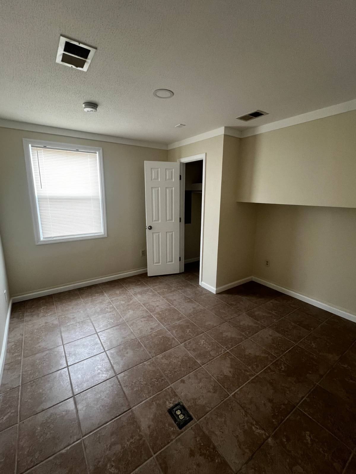 551 N Lee Ave – photo 4