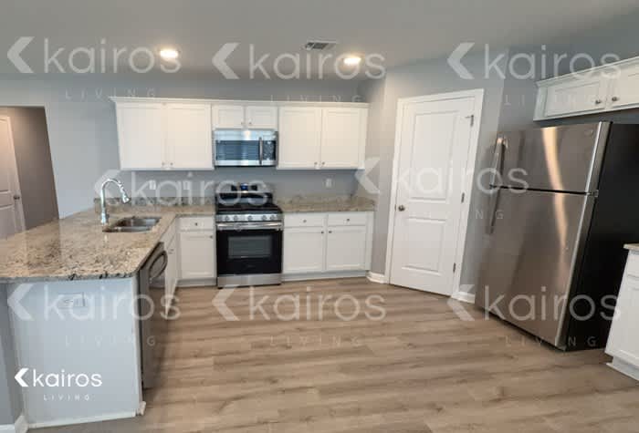394 Angela Street – photo 2