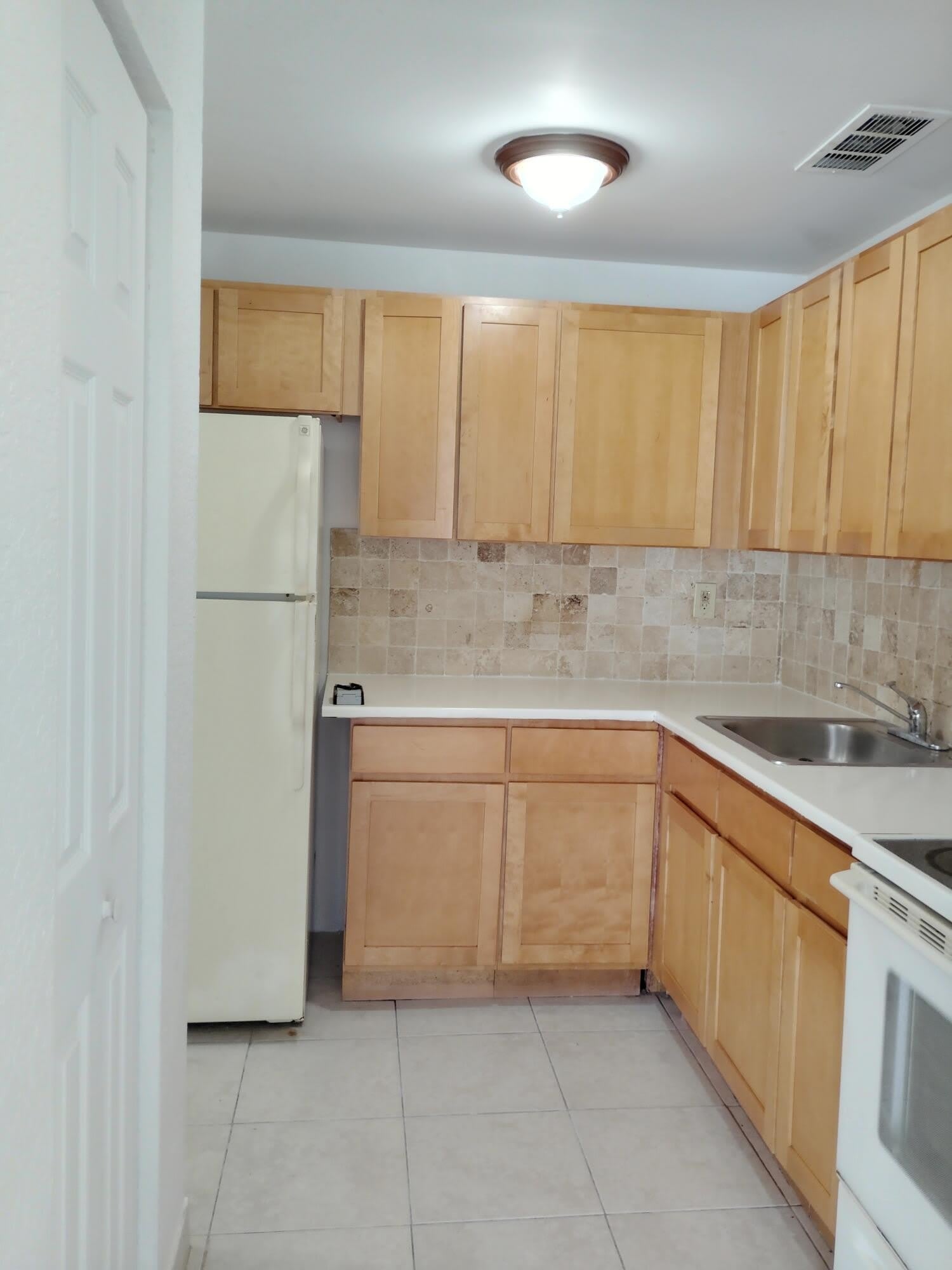 407 EXECUTIVE CENTER Drive – photo 4