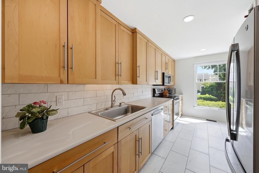 633 E MAIN STREET – photo 5