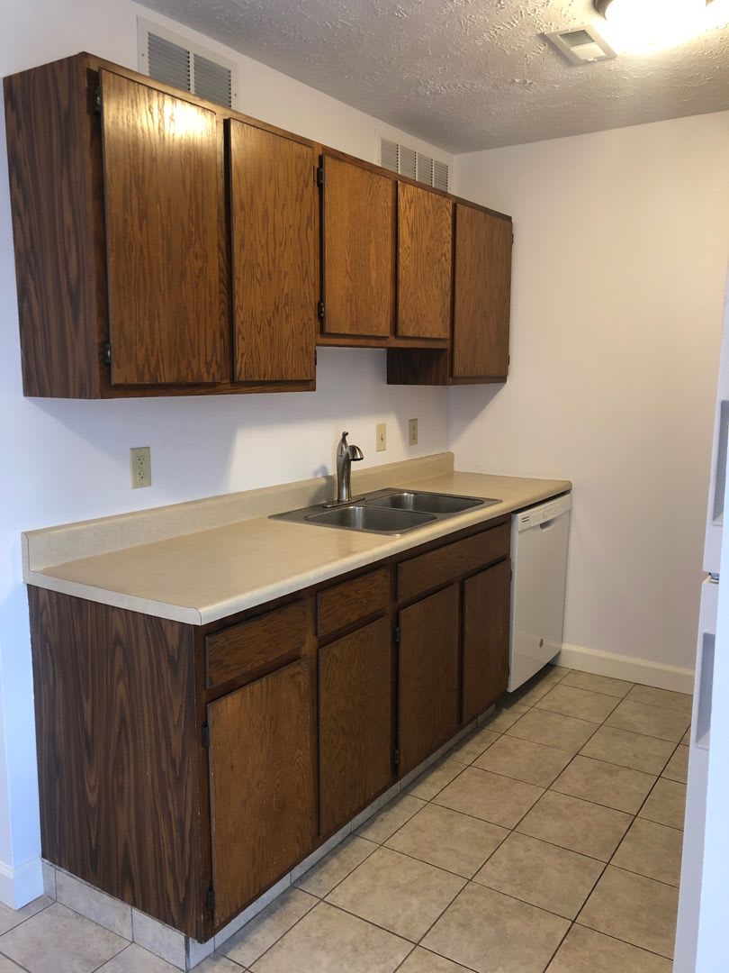 Updated 3 Bedroom Duplex Townhome on Quiet Tree-Lined Street – photo 3