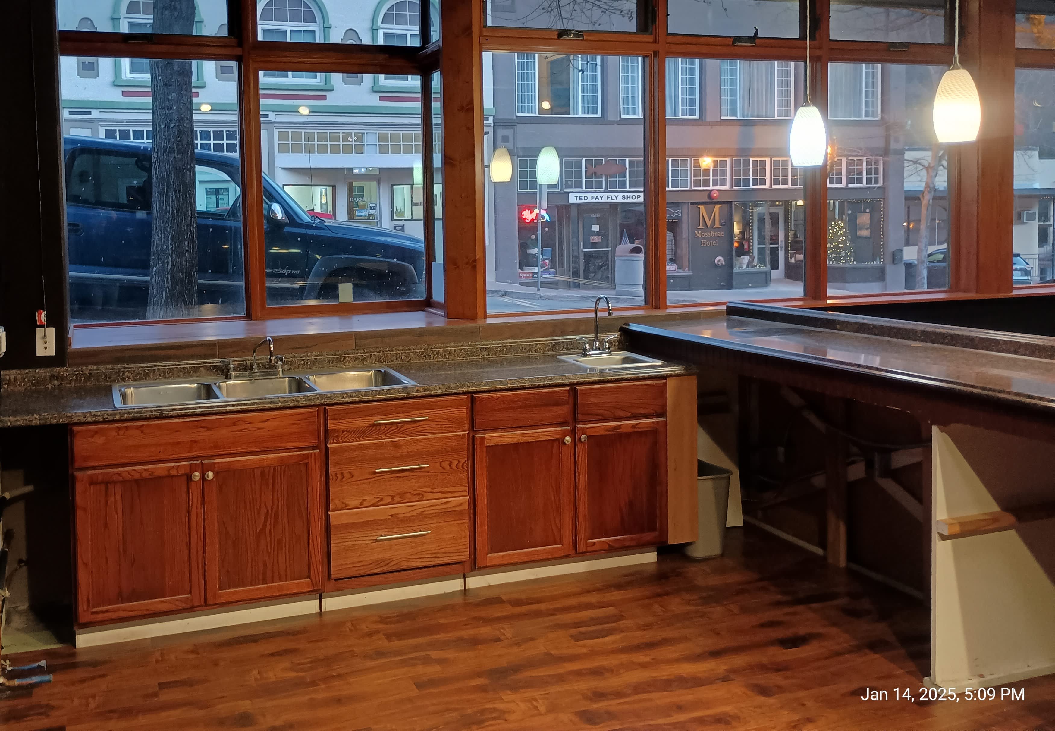 5727A Dunsmuir Ave – photo 5