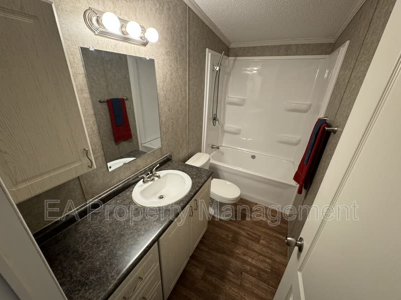 7608 Leanne St NE – photo 3