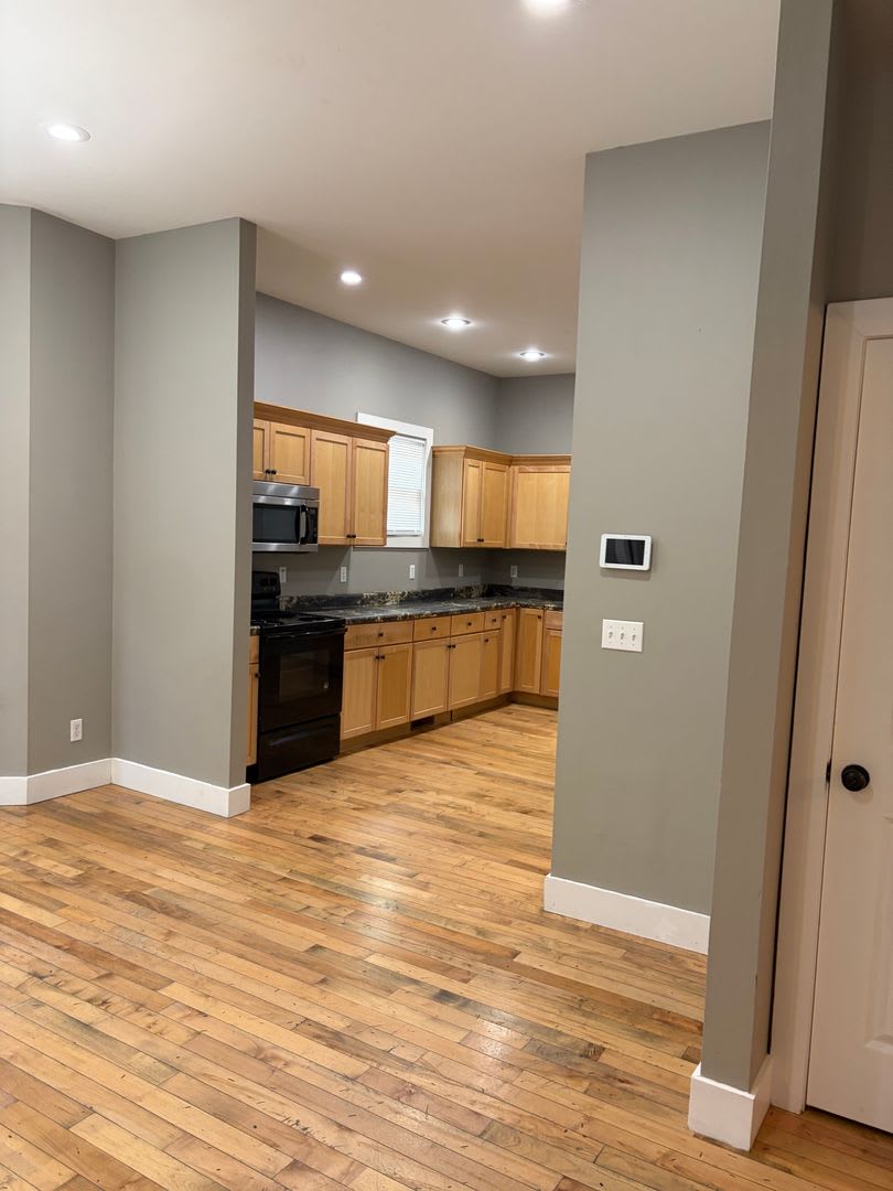 5 bedroom, 3 bath – photo 2
